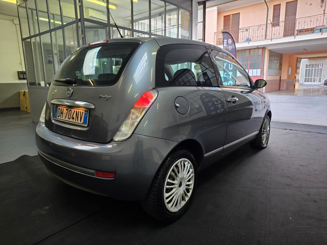 Lancia Ypsilon 1.3 MJT 75 CV Argento