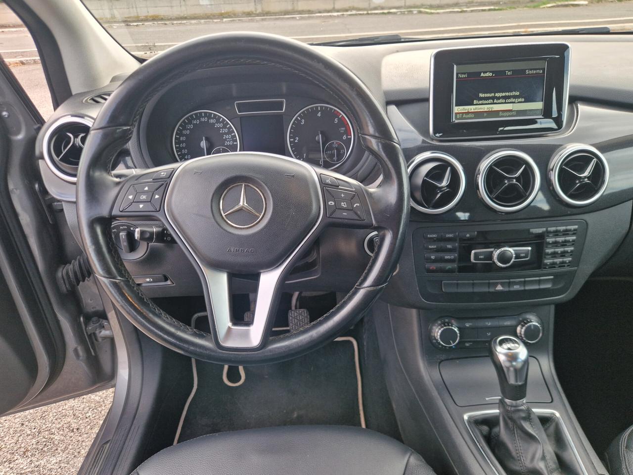Mercedes-benz B 180 Premium Distribuzione fatta