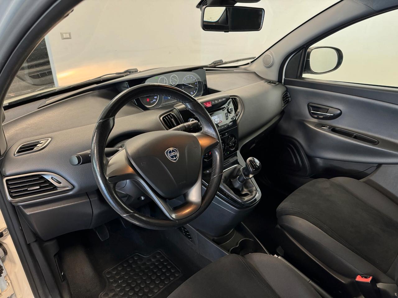 Lancia Ypsilon 1.2 69 CV 5 porte S&S Gold NEOPATENTATI