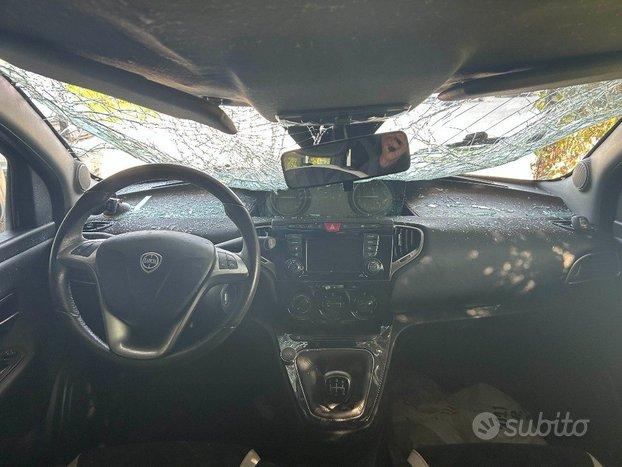 LANCIA Ypsilon 1.2 69 CV 5 porte Gold