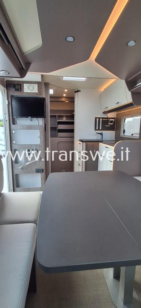 Bürstner Lyseo 684G Ampia zona giorno e bagno in coda