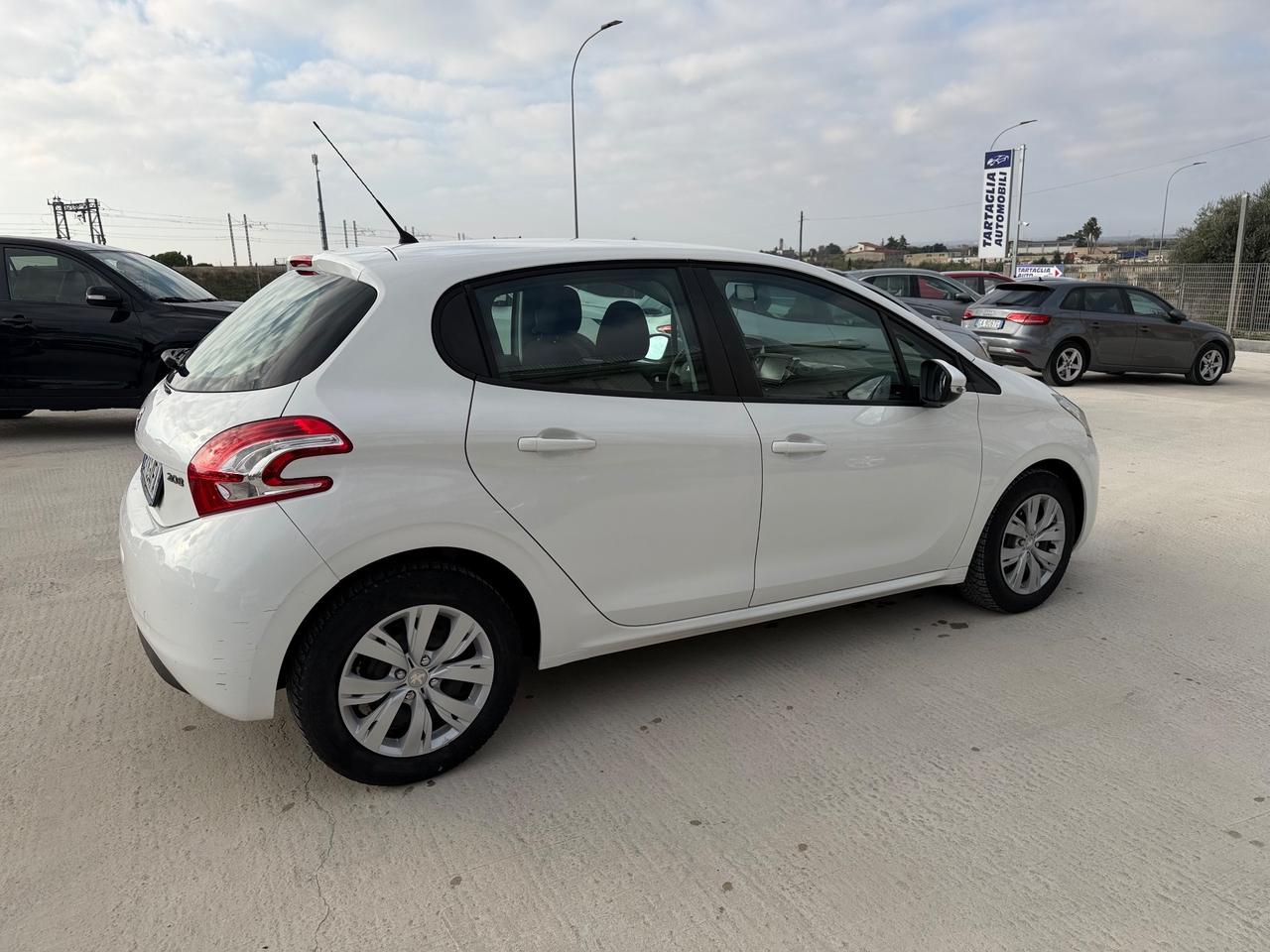 Peugeot 208 1.4 HDi 68 CV AUTOCARRO 5 POSTI