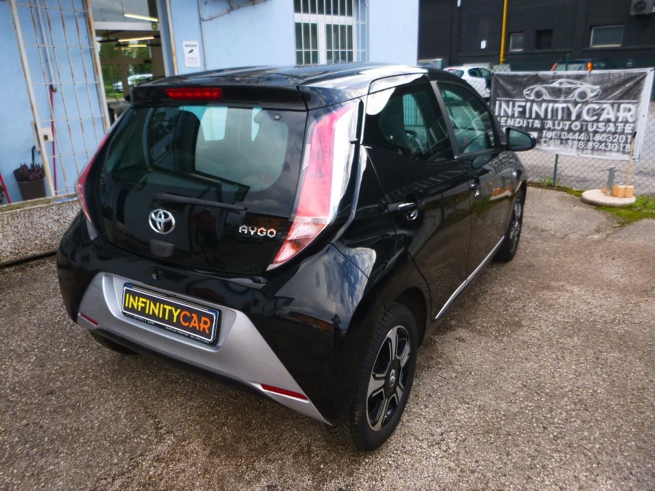 Toyota Aygo 1.0 VVT-i 69 CV 5 porte x-clusiv