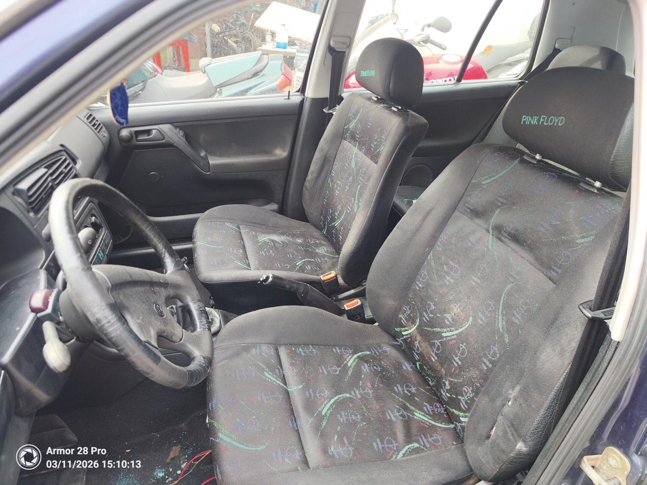 Volkswagen Golf 1.6 cat 5 porte Pink Floyd