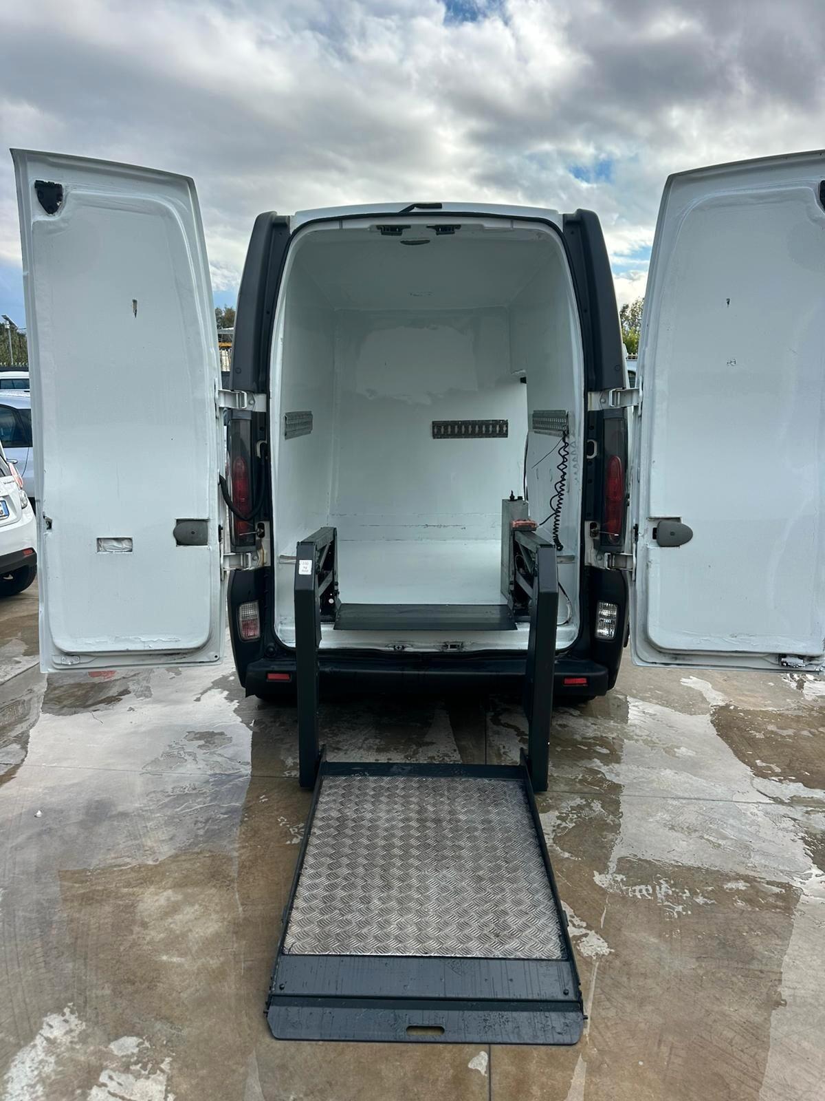 FORD TRAFIC TETTO ALTO CON PEDANA IDRAULICA