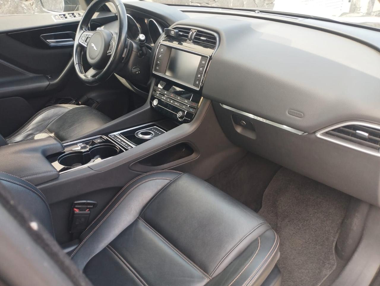 Jaguar F-Pace 3.0 D V6 300 CV AWD aut. Prestige