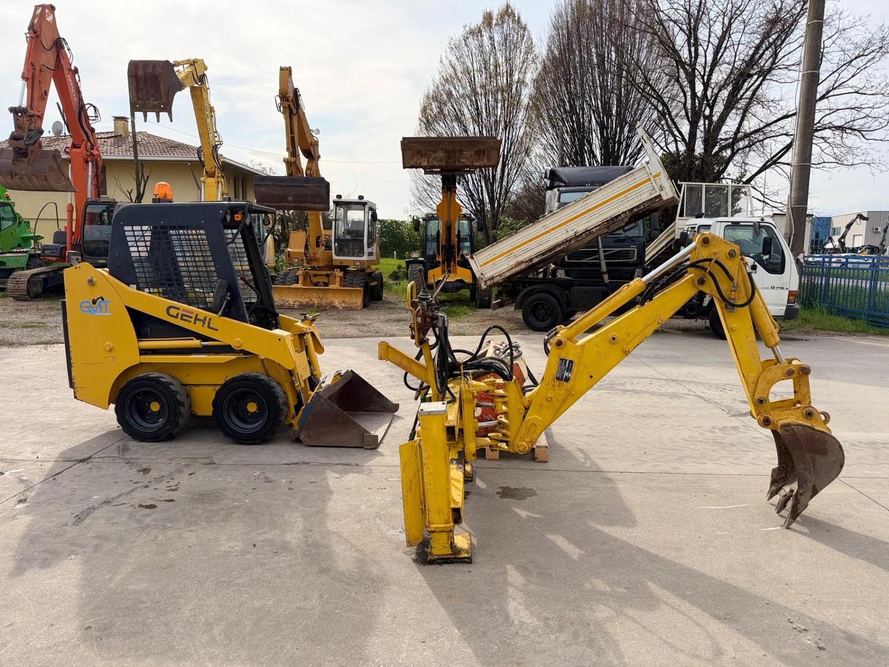 Mini pala GEHL SL 1625 con accessori