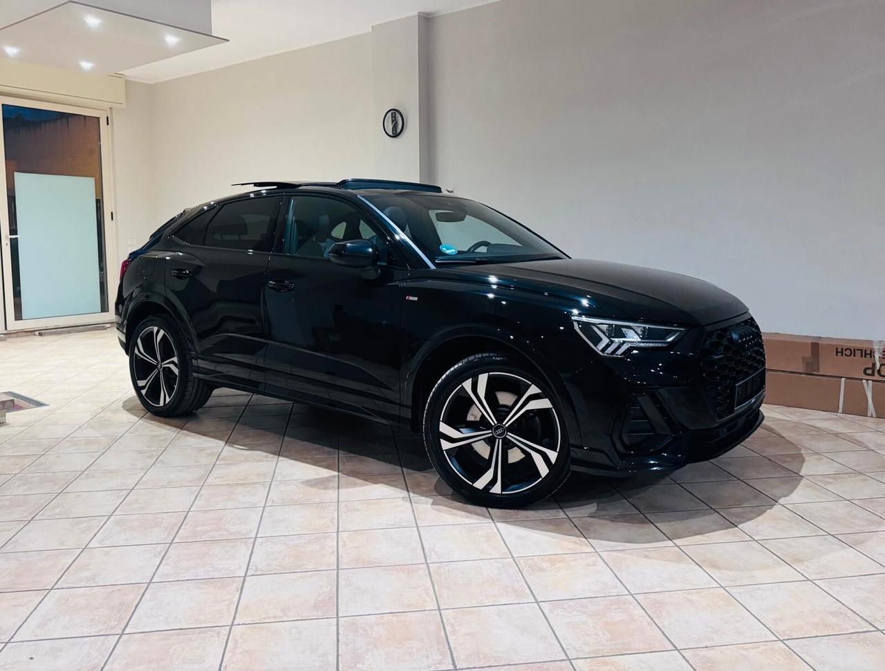 Audi Q3 SPORTBACK SPB 40 TDI quattro S tronic S Line Identity Black Tetto