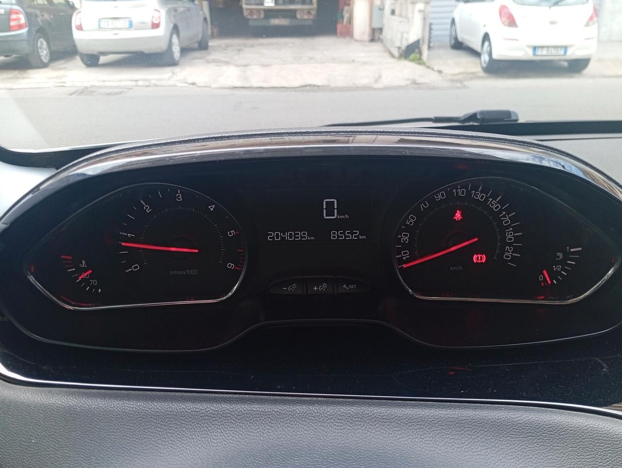 Peugeot 208 1.4 HDi 68 CV 5 porte Allure