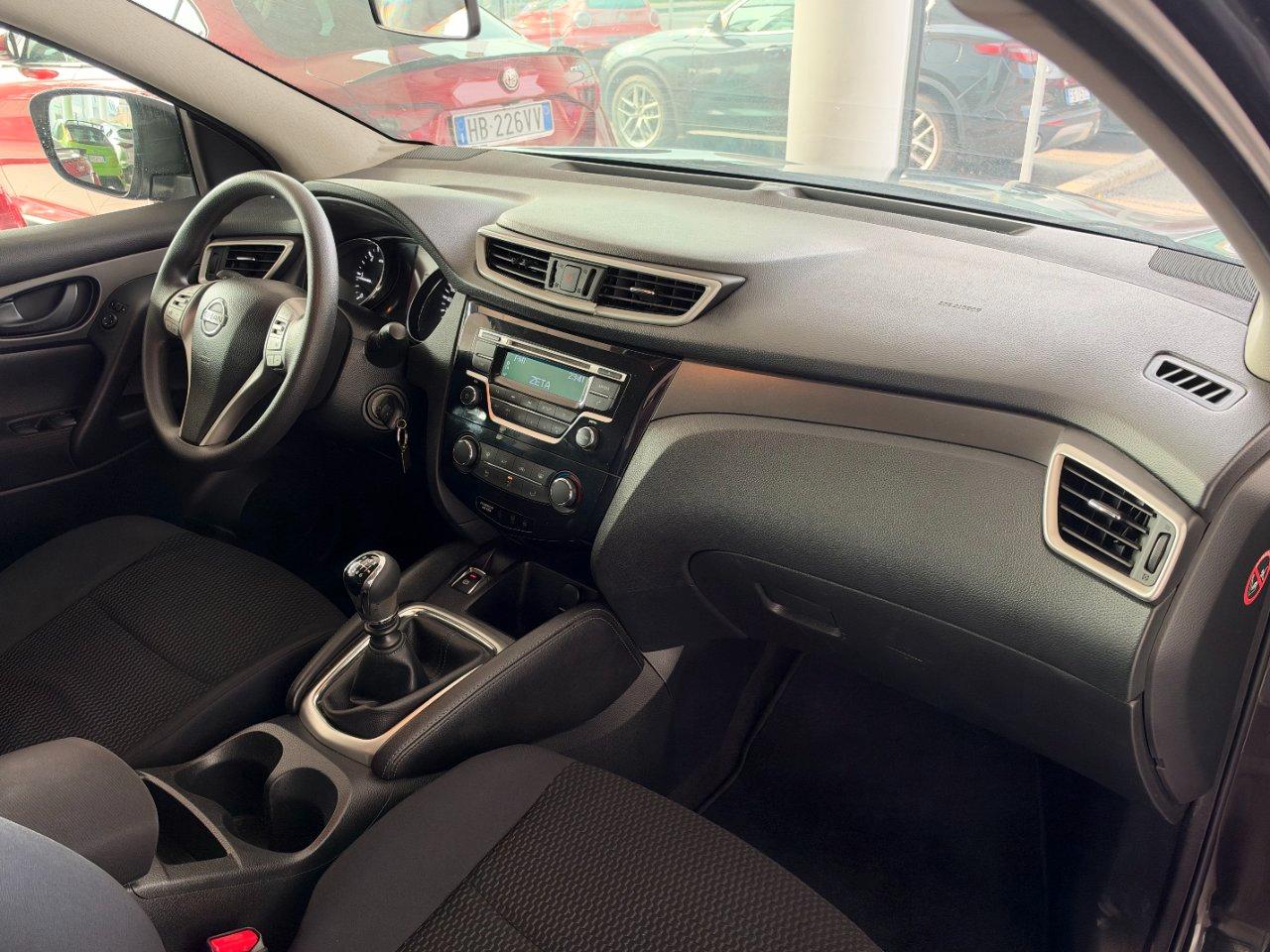 Nissan Qashqai 1.5 dci Visia 110cv