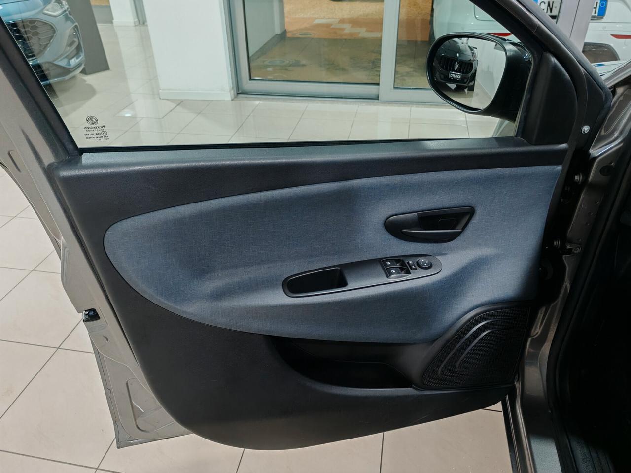 Lancia Ypsilon 1.0 Hybrid Gold 2023