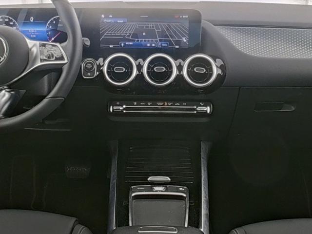 MERCEDES-BENZ GLA 180 Automatic Progressive Advanced