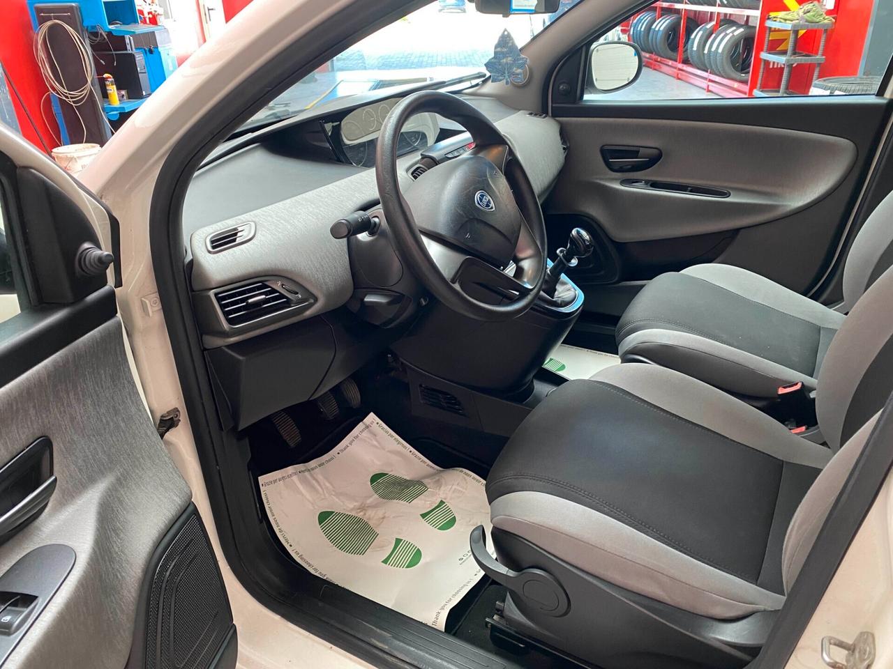 Lancia Ypsilon 1.2 69 CV 5 porte GPL Ecochic Silver