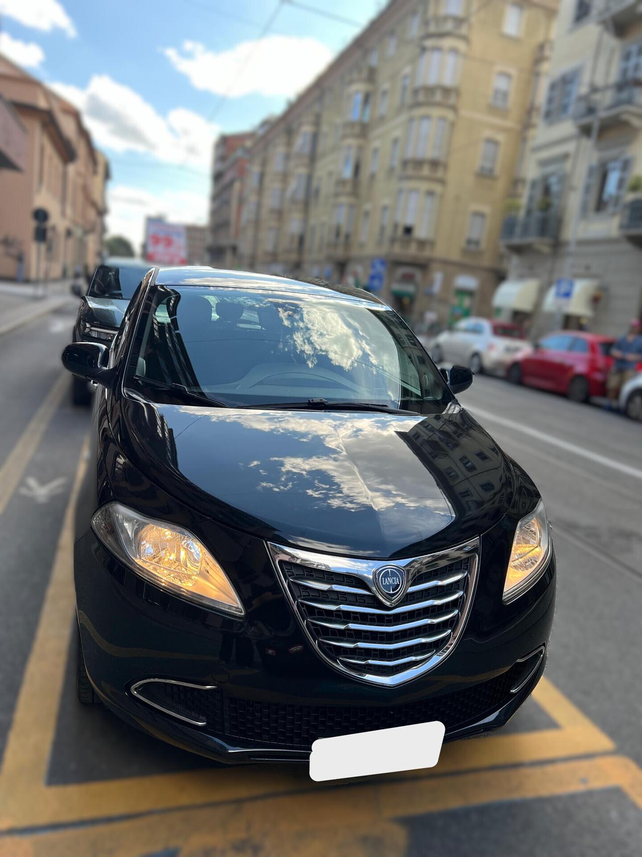 Lancia Ypsilon - APERTI AD AGOSTO