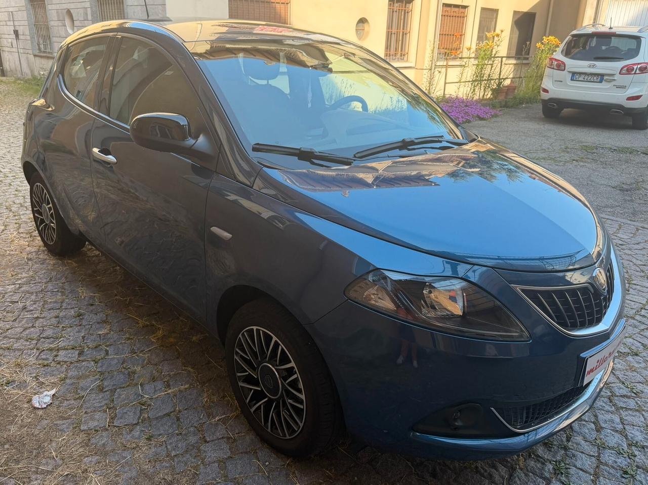 Lancia Ypsilon 1.0 FireFly 5 porte S&S Hybrid Alberta Ferretti