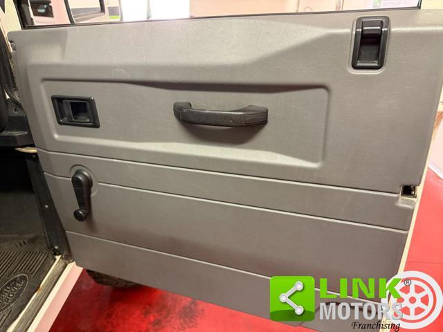 LAND ROVER Defender 90 2.5 Td5 S.W.