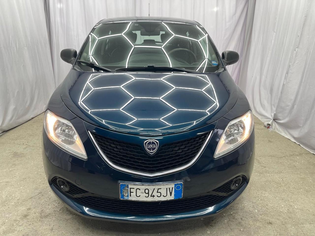 Lancia Ypsilon 1.2 69 CV 5 porte Silver