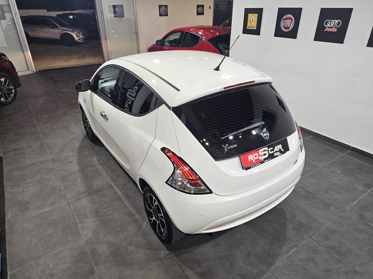 Lancia Ypsilon 1.2 69 CV Gold (29.000km)