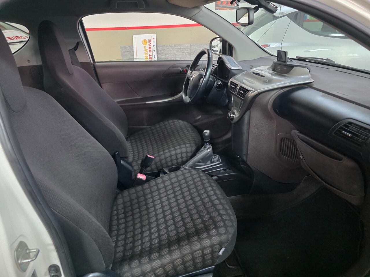 Toyota iQ 1.0 Lounge