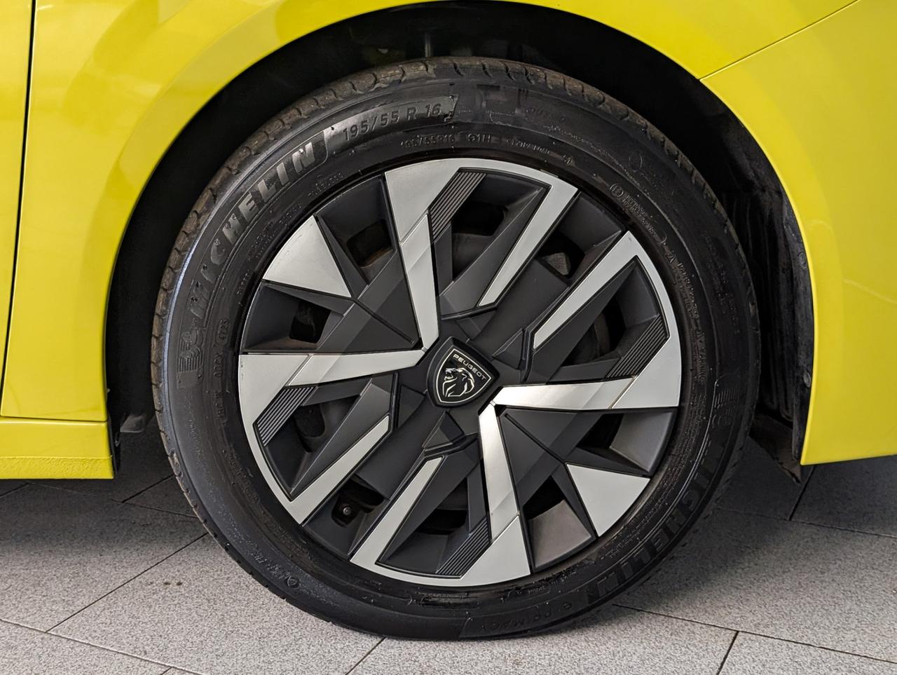 Peugeot 208 1.2 puretech 100cv Active