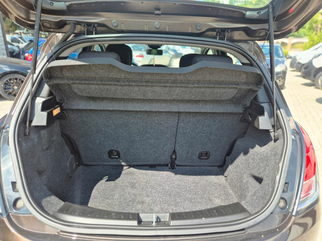 Lancia Ypsilon 1.2 69 CV / BENZ/ 5P /OK NEOPATENTATI