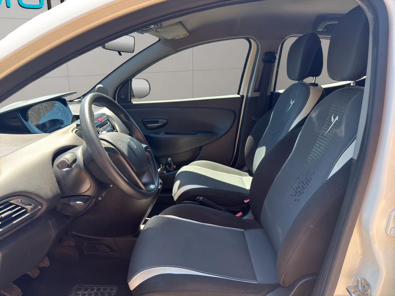 Lancia Ypsilon 1.2 69 CV 5 porte GPL Ecochic Silver