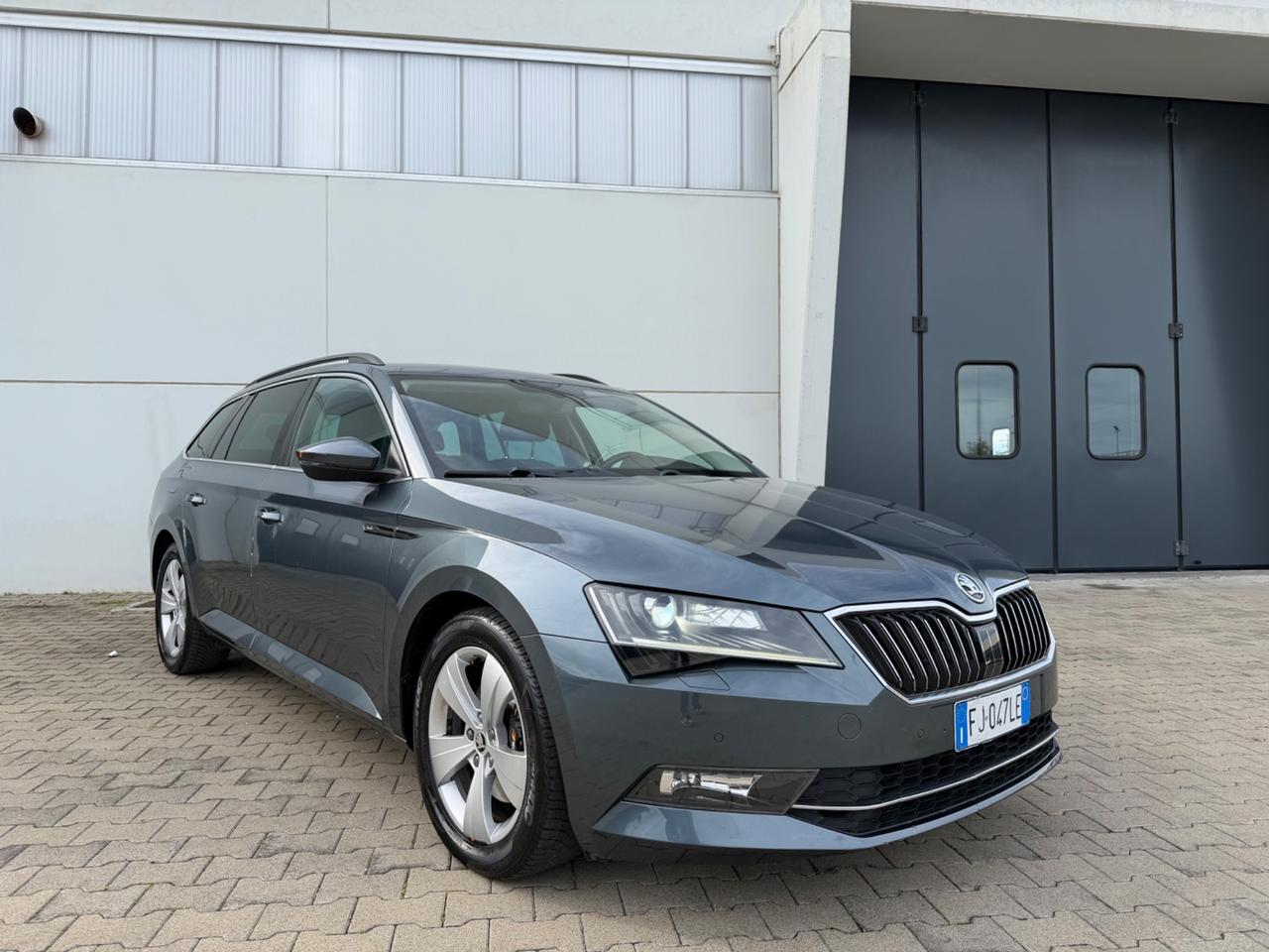 Skoda Superb 2.0 TDI DSG Wagon Style