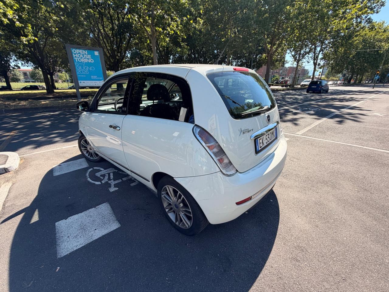 Lancia Ypsilon 1.2 69 CV Unyca 2012