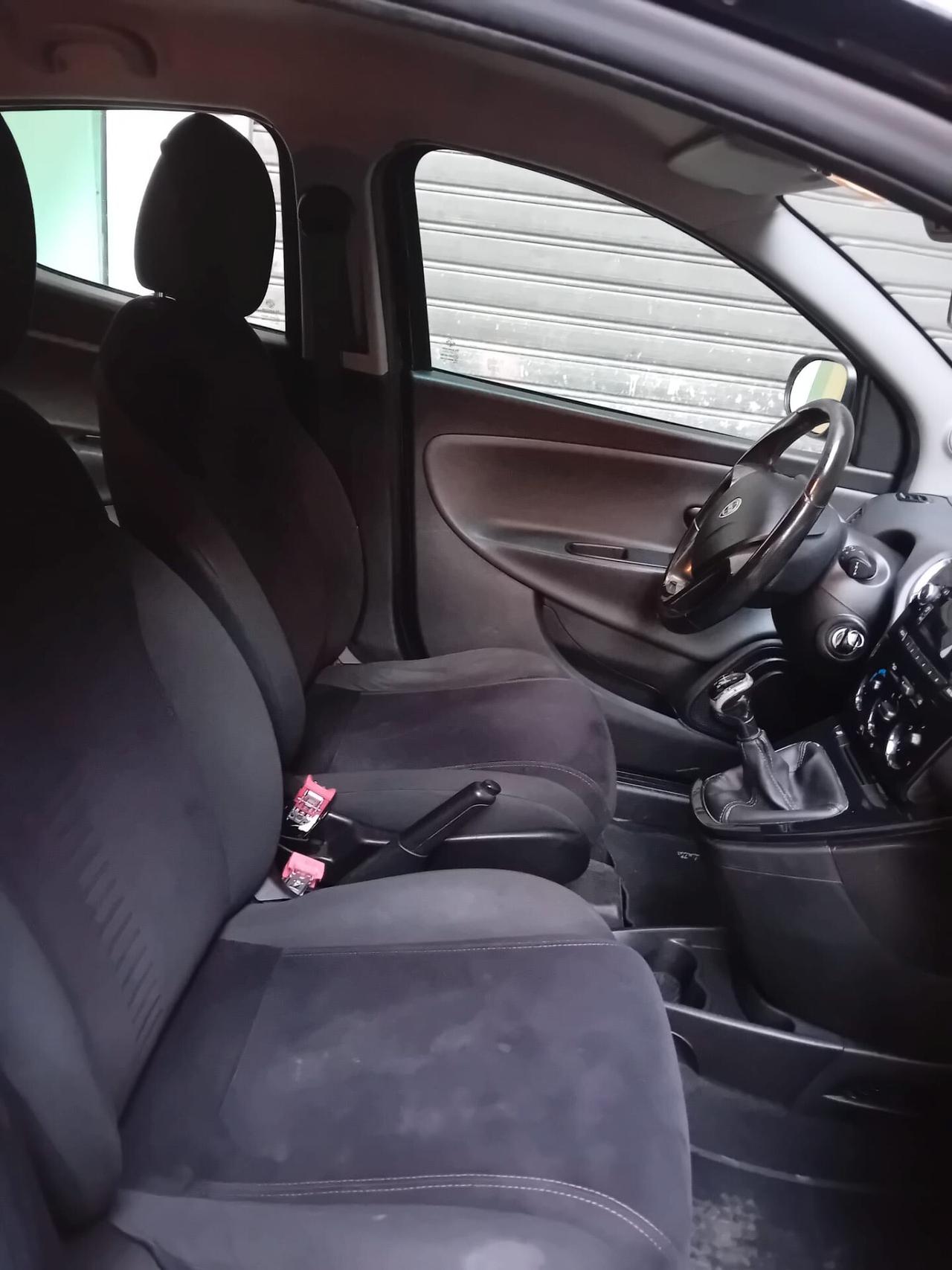 Lancia Ypsilon 1.3 MJT 16V 95 CV 5 porte S&S Silver