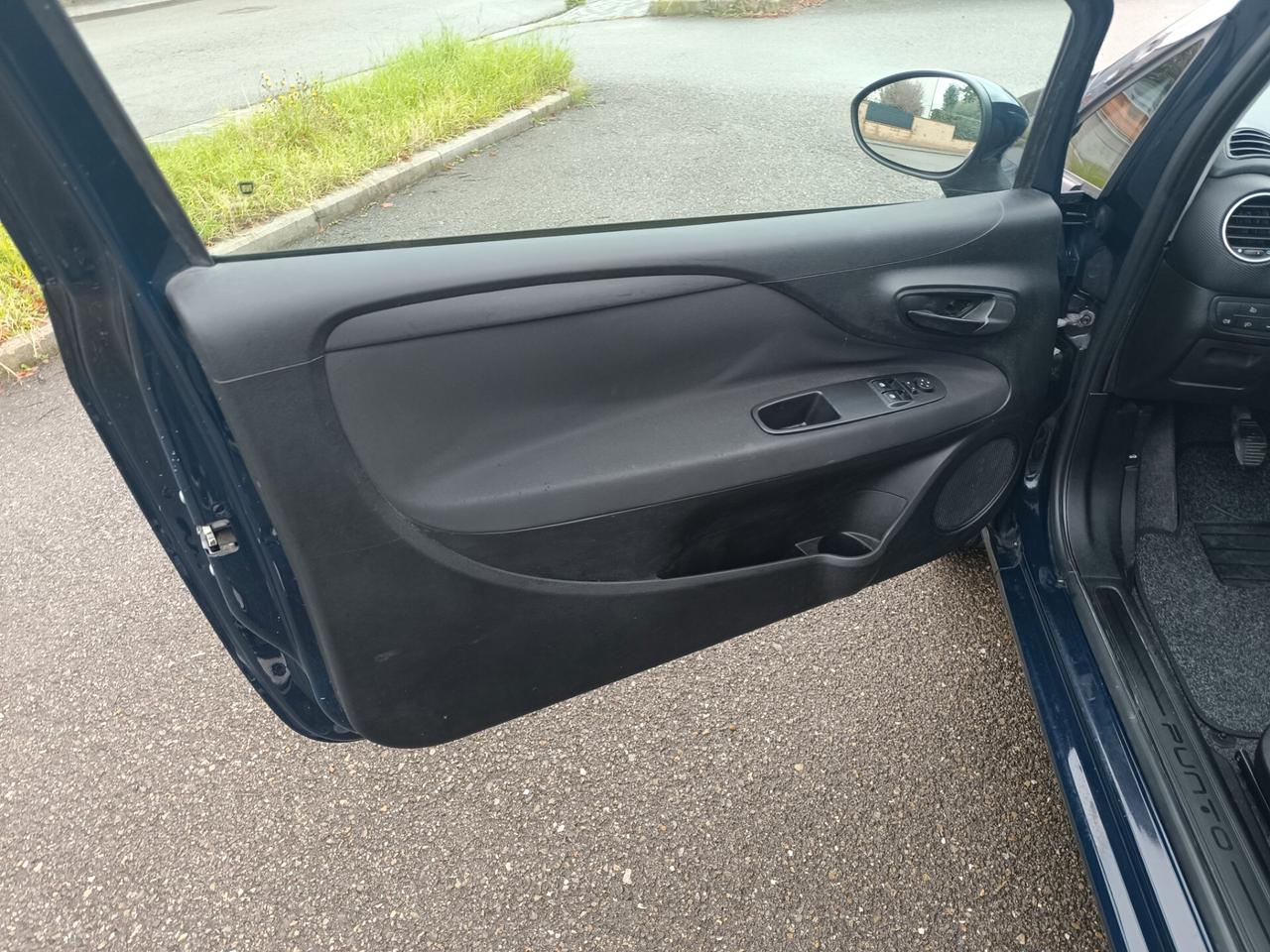 Fiat Punto 1.4 natural Power 2015 SOLO 134.000 KM