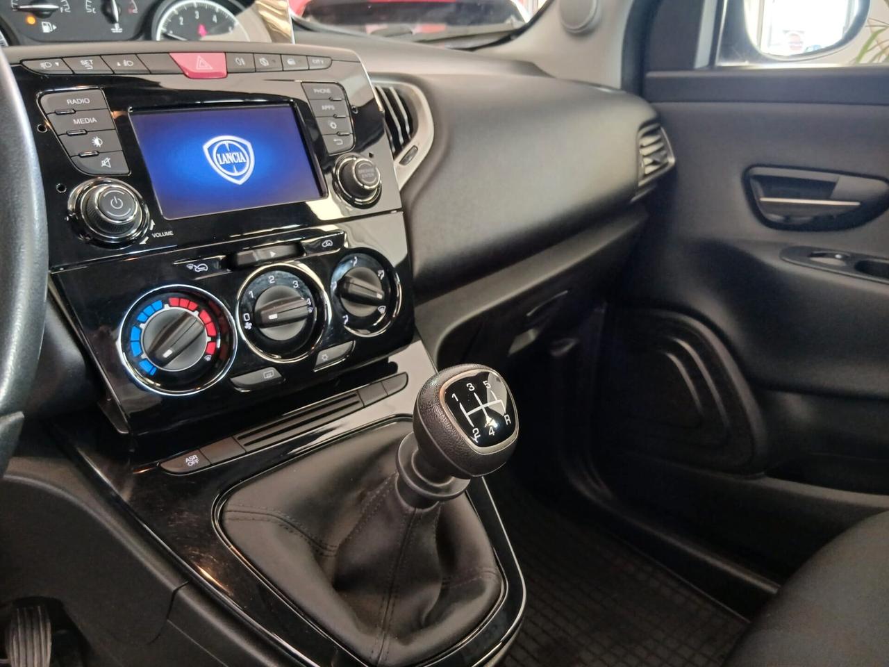 Lancia Ypsilon 1.2 BENZINA 69CV NEOPATENTATI