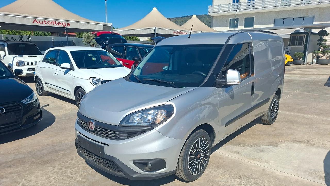 Fiat Doblò Cargo 1.6 MJT con tetto apribile posteriore