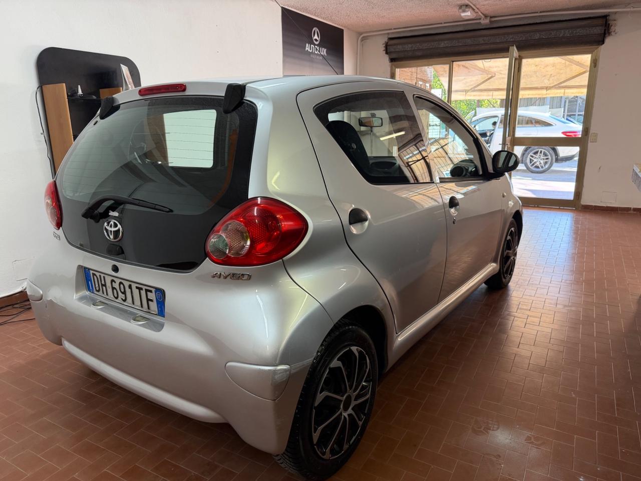 Toyota Aygo 1.0 12V VVT-i 5 porte Sol