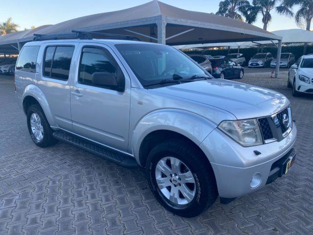 NISSAN Pathfinder 2.5 dCi SE 7 POSTI