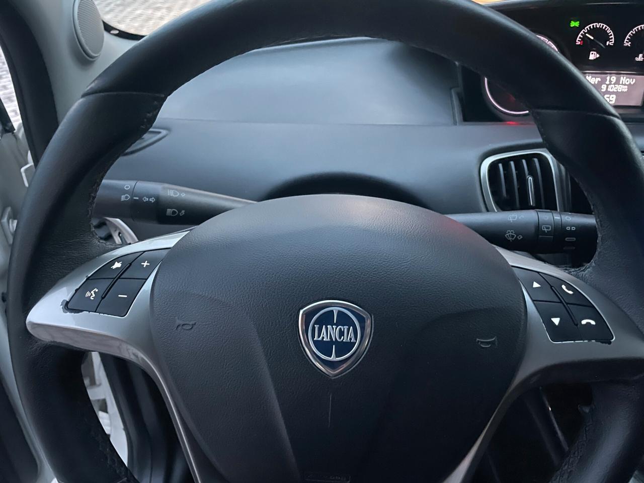 Lancia Ypsilon 1.2 Platinum 69cv NEOPATENTATI