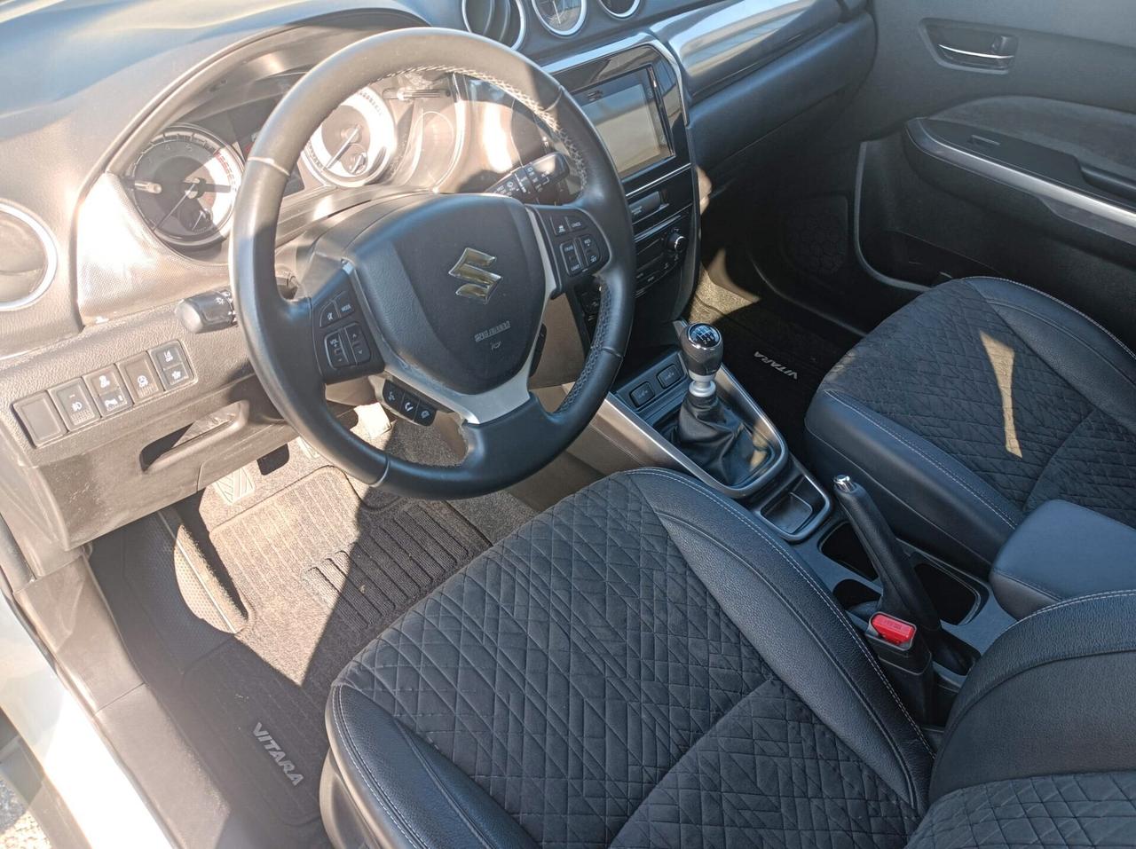 Suzuki Vitara 1.4 Hybrid Top