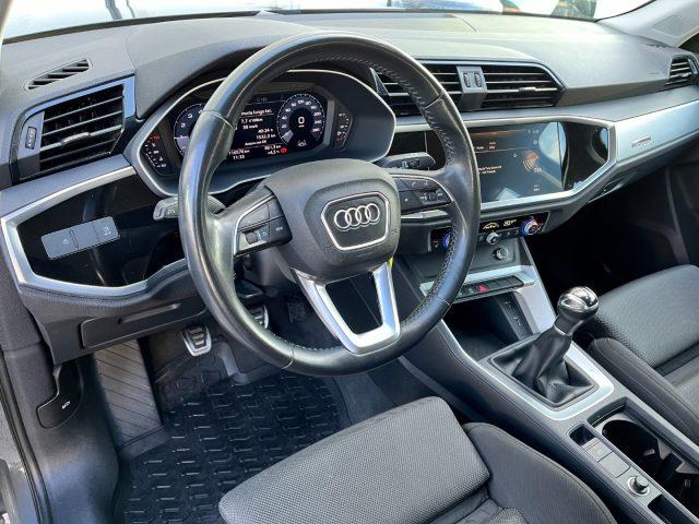 AUDI Q3 35 TFSI Business Advanced