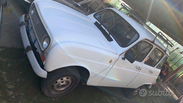 Renault R 4 benz s-t-o-r-i-c-a-