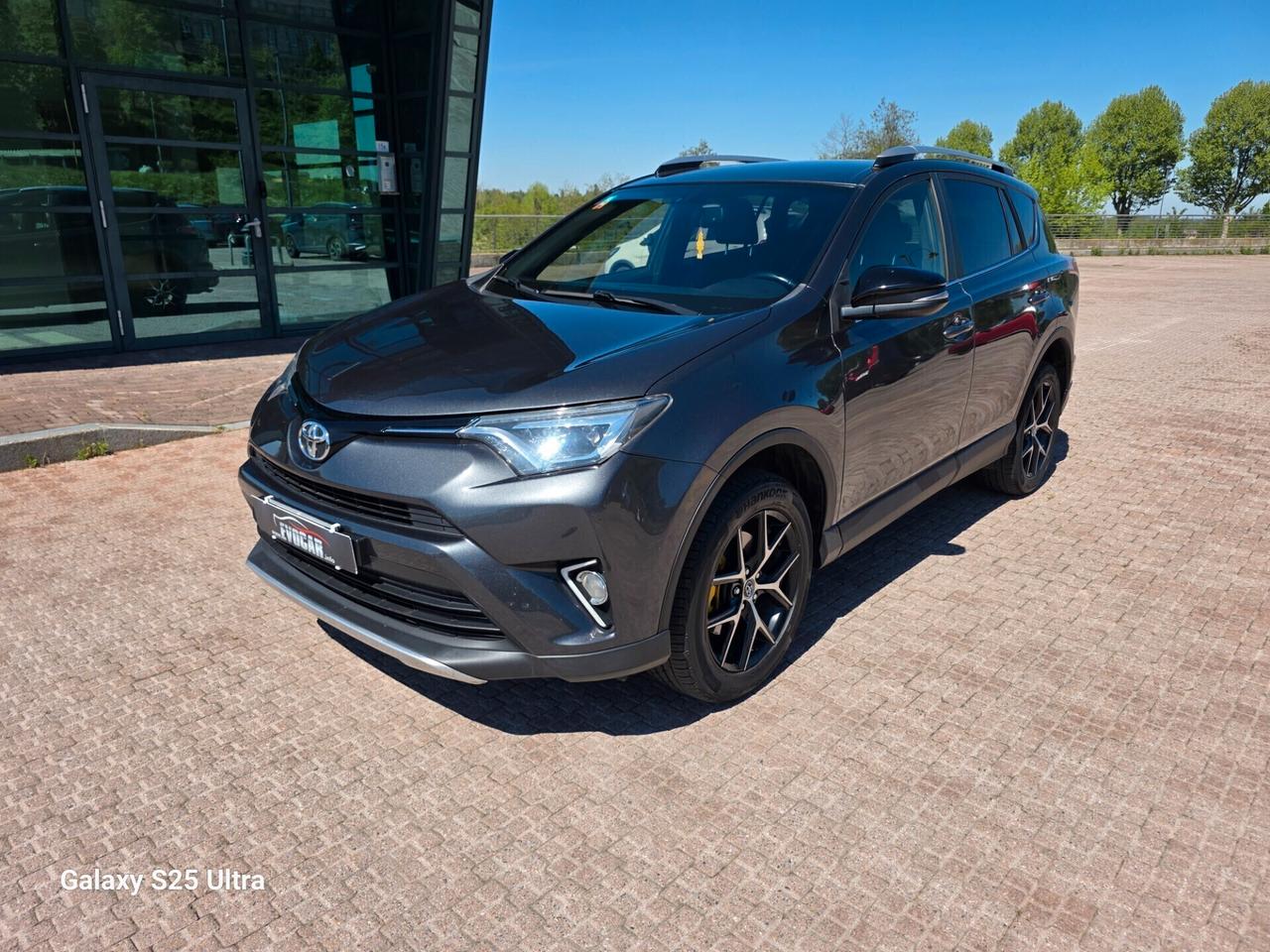 toyota rav4 2.0 D-4D valutiamo usato