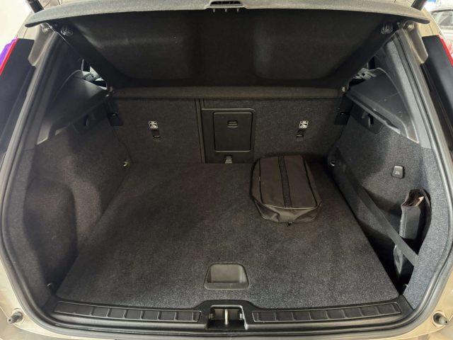 VOLVO XC40 T3 MOMENTUM PRO AUTOMATICA