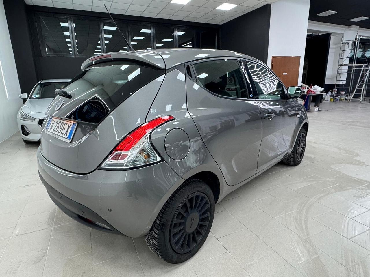 Lancia Ypsilon 1.2 69 CV 5 porte S&S Platinum