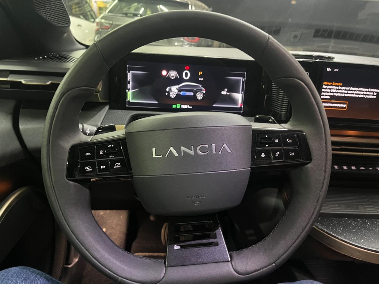 Lancia Ypsilon Hybrid e-DCT Edizione Cassina