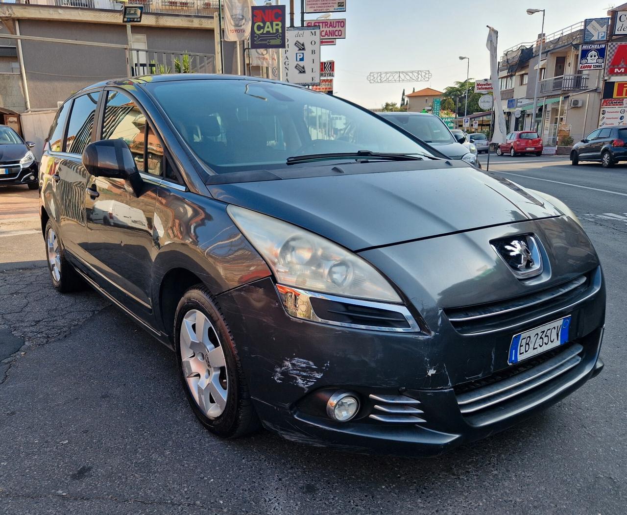 Peugeot 5008 1.6 HDi 110CV cambio robotizzato Tecno