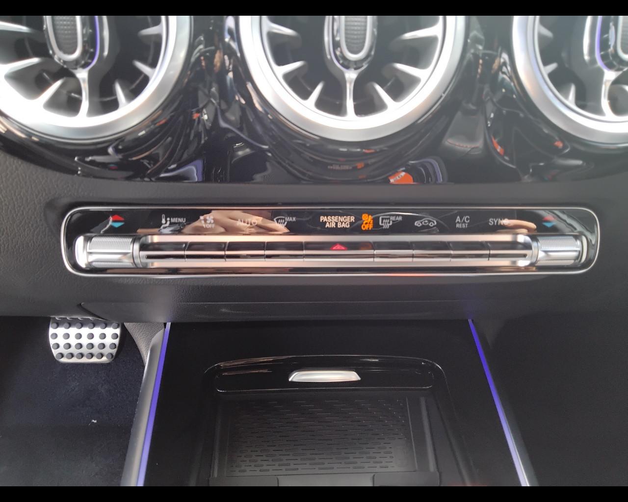 Mercedes-Benz Classe B - W247 2023 - B 180 d AMG Line Premium auto