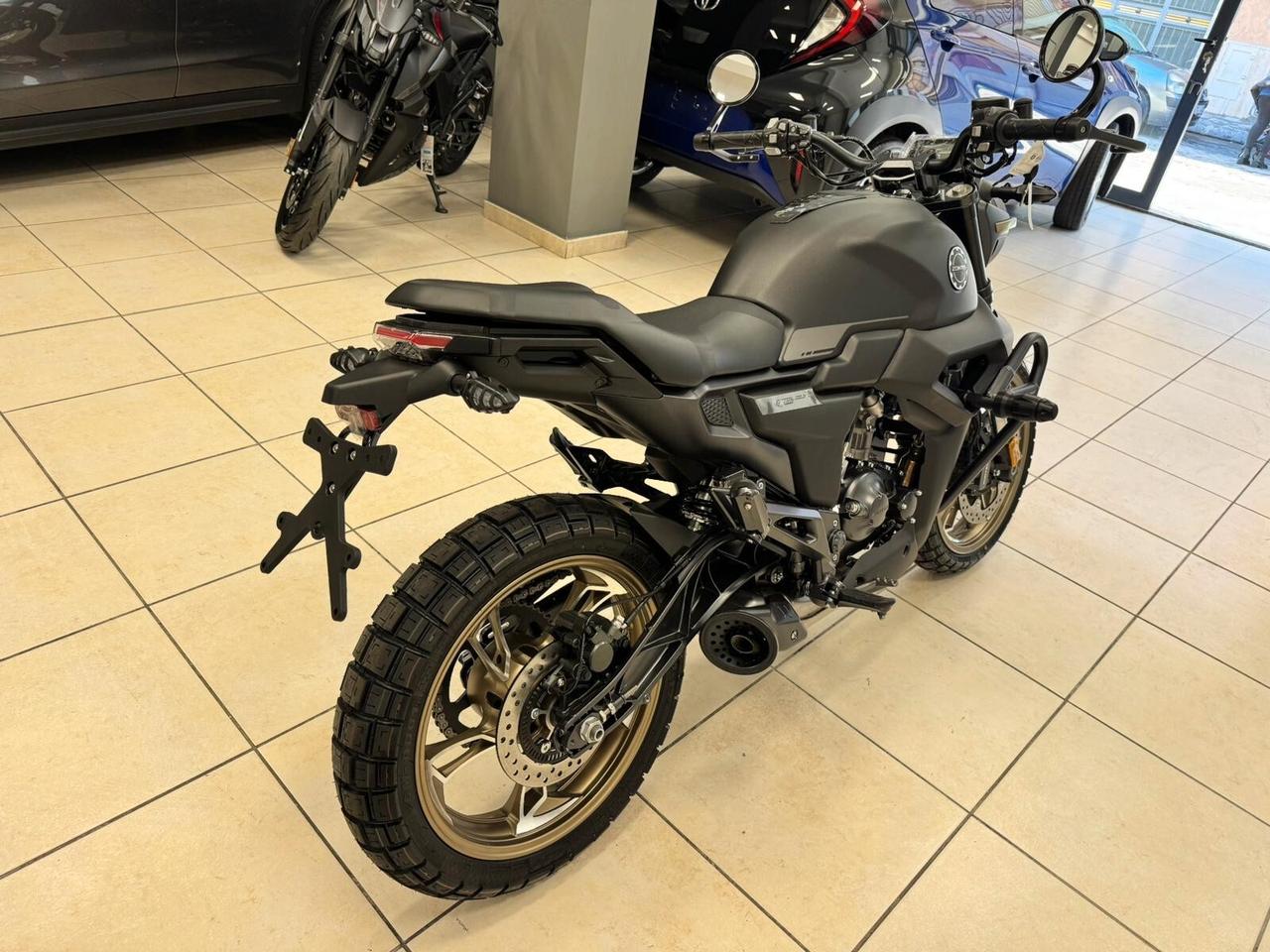 Zontes ZT 125 G TOTAL BLACK