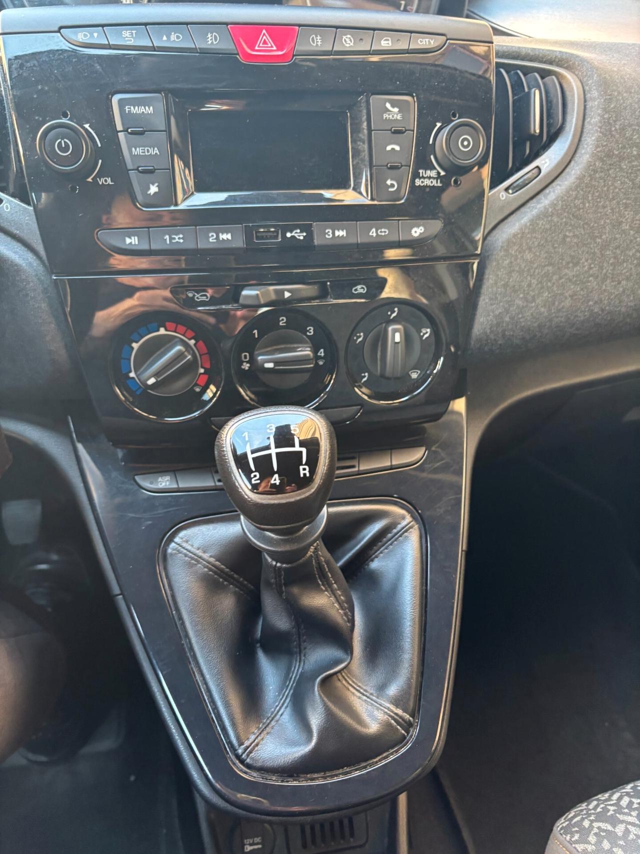 Lancia Ypsilon 1.2 69 CV 5 porte GPL Ecochic Elefantino Blu