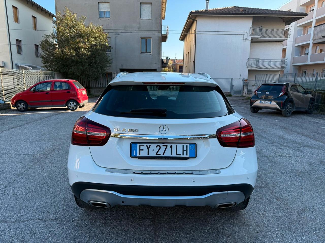 MERCEDES GLA 180 PREMIUM AUTO MY14 5P