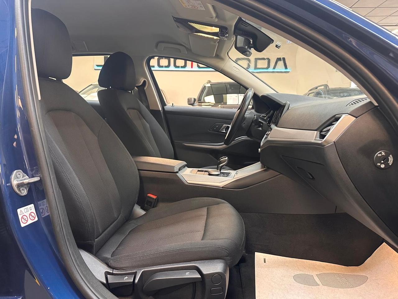 BMW 320 i Touring Business auto * IVA ESPOSTA *