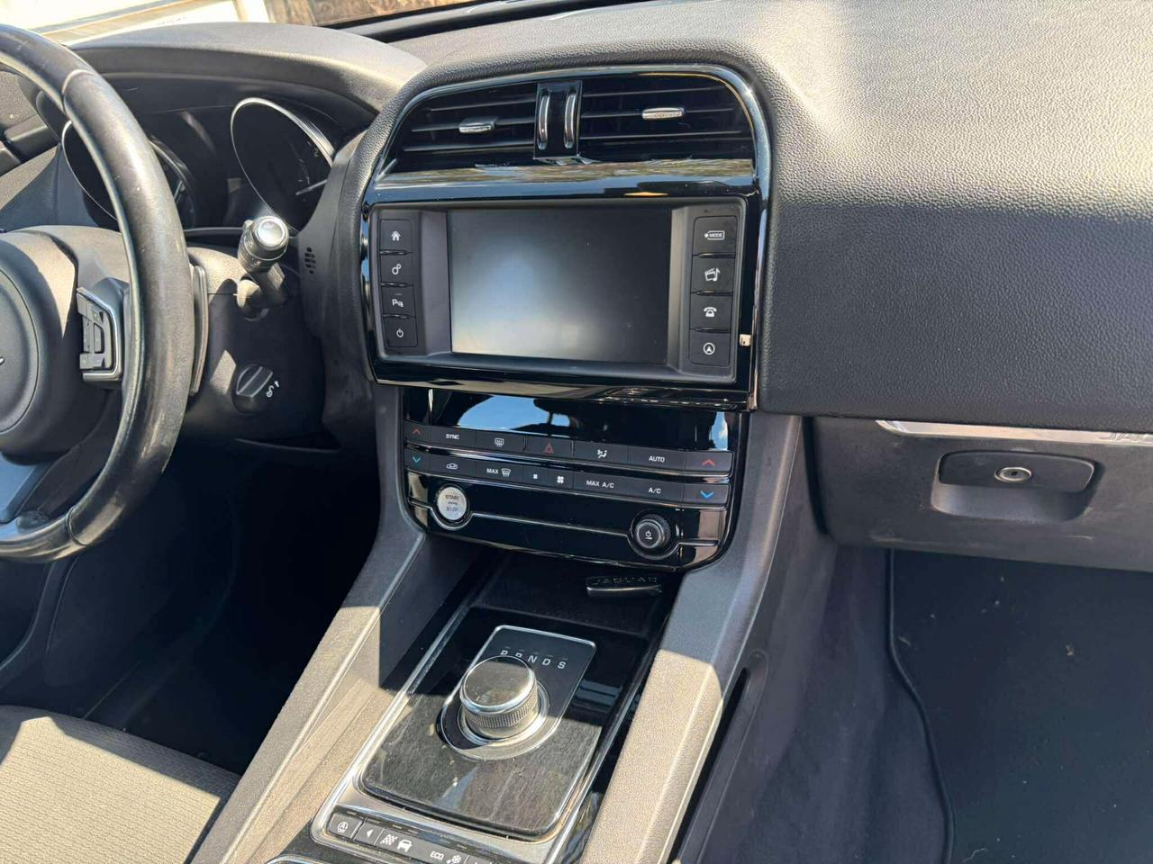 Jaguar F-Pace 2.0 D 180 CV AWD aut. Pure-2018