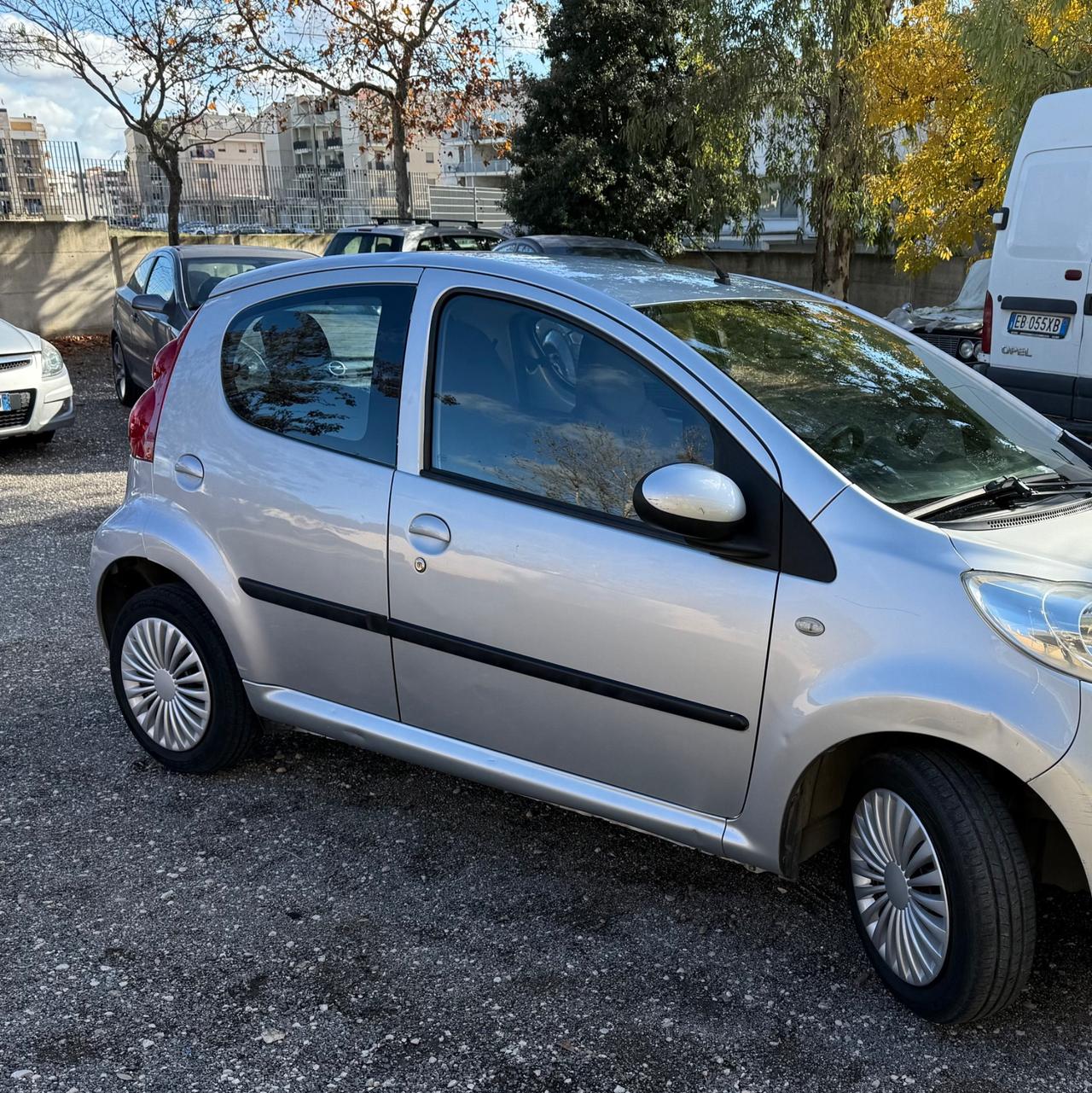 Peugeot 107 1.0 68CV 5p. Cambio AUTOMATICO NEOPATENTATI